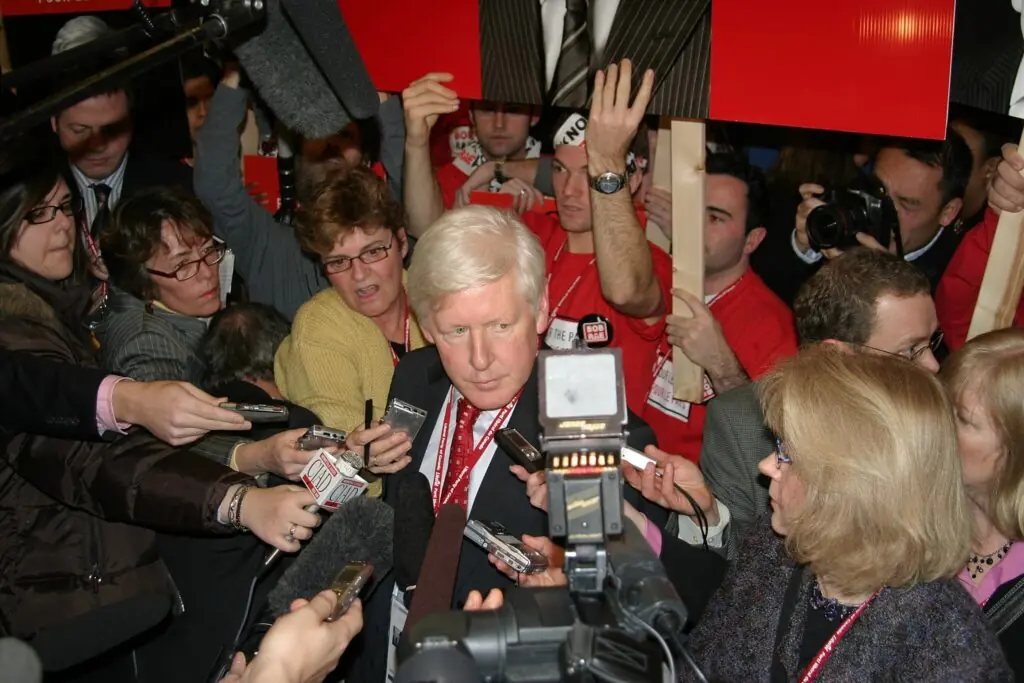 Bob Rae quitte les Nations Unies : l’ambassadeur canadien dénonce un Conseil de sécurité ‘qui ne marche pas’ et exige une réforme urgente