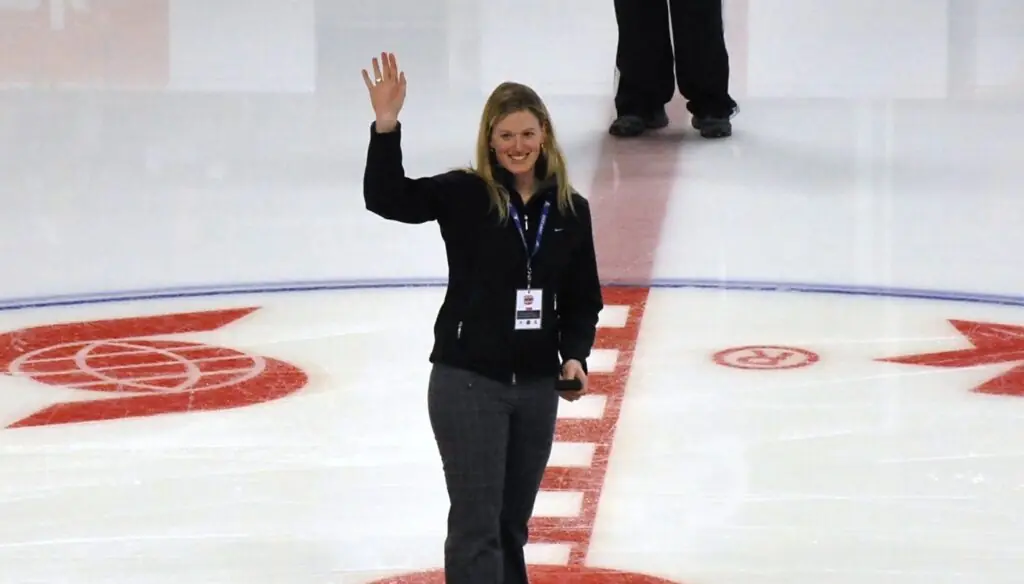 Sami Jo Small : Quand une gardienne de but change la donne pour le hockey féminin