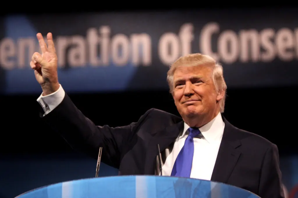 Tensions avec l’Iran : Donald Trump brise un tabou et évoque un changement de régime