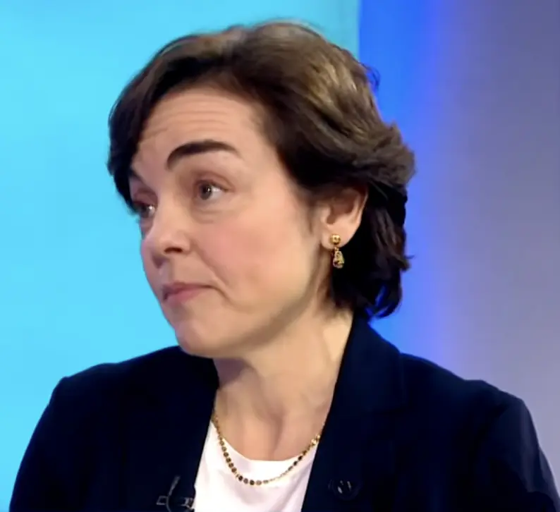 Photo de Christine Fréchette, candidate à la chefferie de la CAQ, lors d'un événement politique.